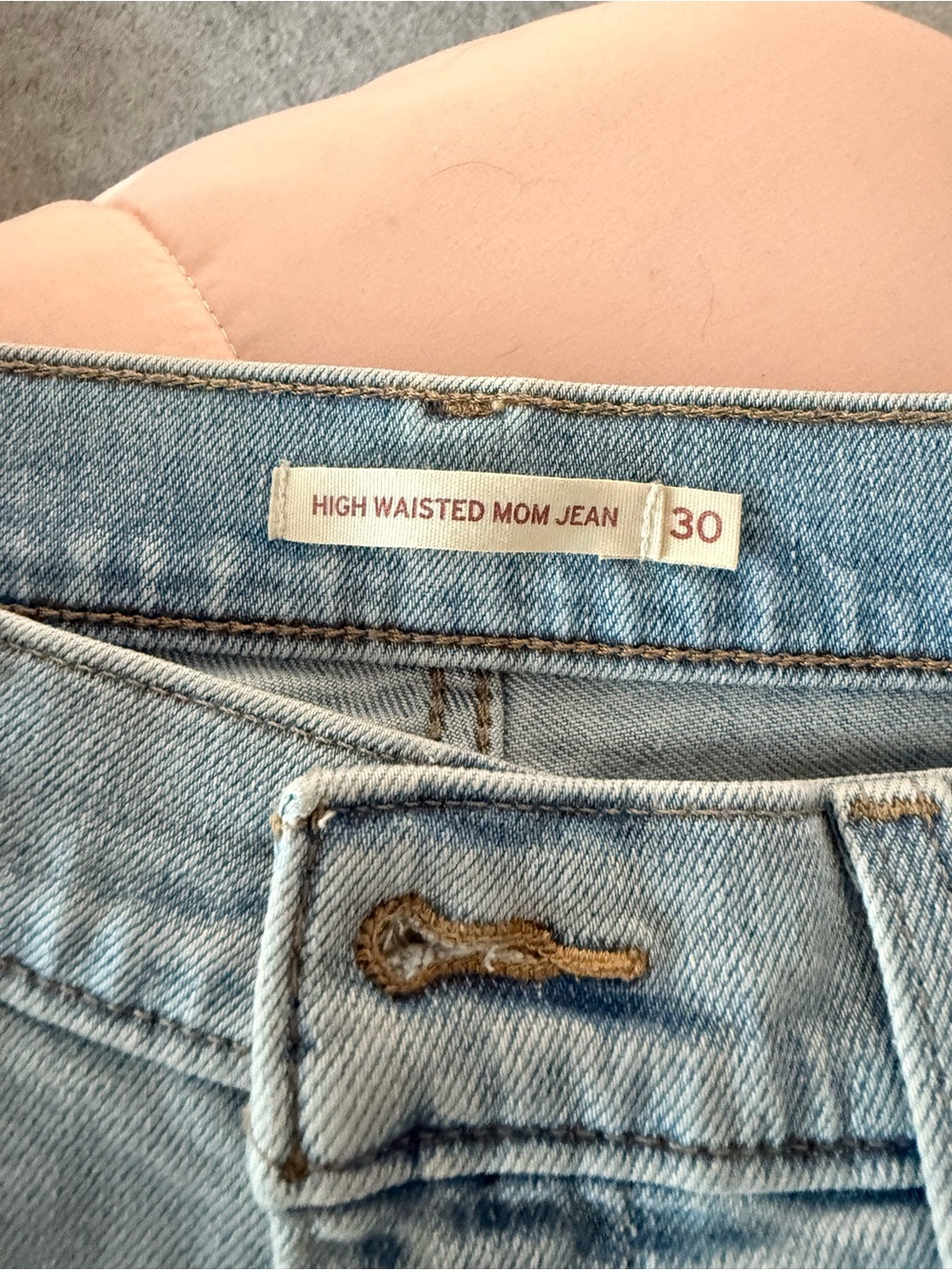 Levi's High-Rise Mom Jeans - Light Blue Denim